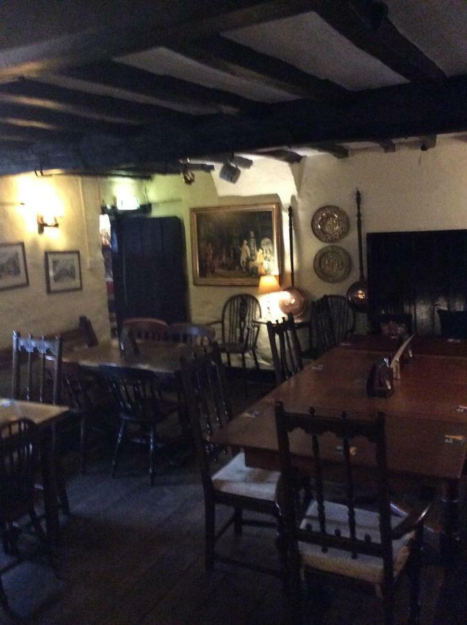 Bear Inn - Bisley Bisley  외부 사진